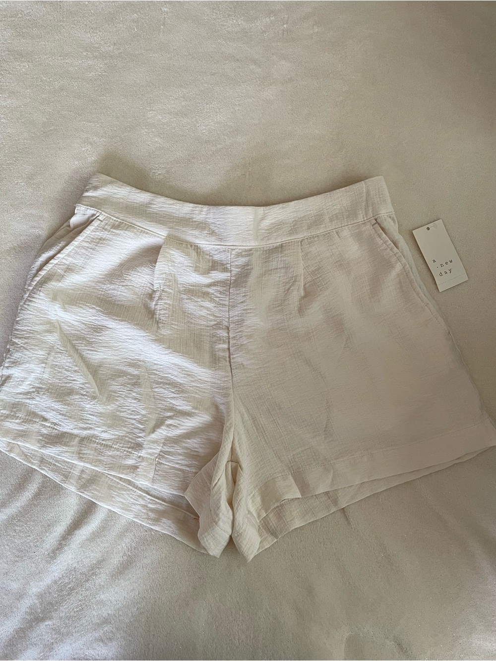a new day Size M Cream Loose Gauzy Flowy Hi-Waist Shorts w/ Pockets Rayon Blend